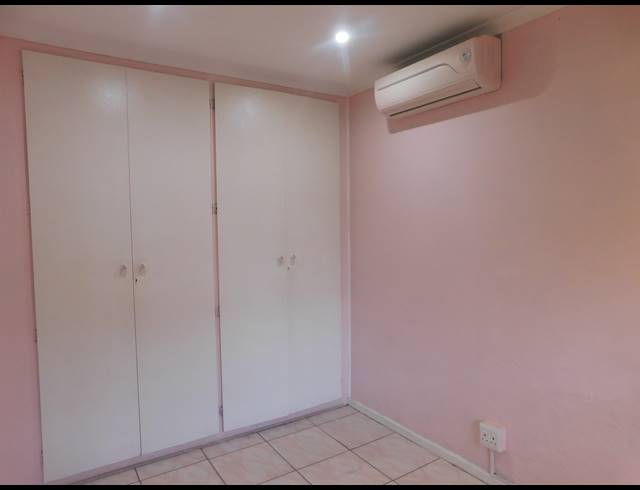 2 BEDROOM SECTIONAL TITLE TO LET IN MONTCLAIR
